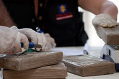 Anulada la expulsión de un extranjero condenado por tráfico de drogas por tener un arraigo social y laboral Droga incautada por la policía