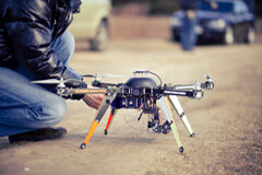 Los drones y su nueva regulación (II) Dron posado en el suelo