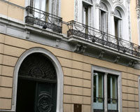 ¿Debe la comunidad poner un nuevo procedimiento judicial cada vez que se produce una nueva liquidación de cuotas adeudadas? Fachada de un edificio