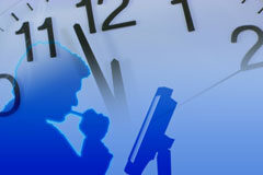 Crítica pública adversus acto concurrencial denigratorio Imagen de una persona sobre otra de un reloj.