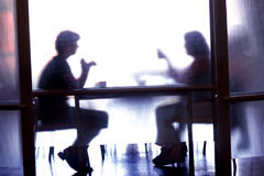 La confidencialidad, el mejor secreto de la mediación Encuentro privado entre dos personas