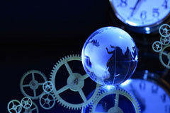 La Reforma Laboral de 2012 (III): Concurrencia y vacaciones e incapacidad temporal Un engranaje, una bola y una esfera de reloj