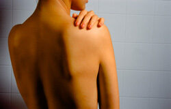 Interviú condenada a pagar 72.121 euros a Martina Klein La espalda de una mujer.