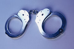 Análisis de la Circular 1/2011 de la Fiscalía General del Estado relativa a la responsabilidad penal de las personas jurídicas Unas esposas cerradas.