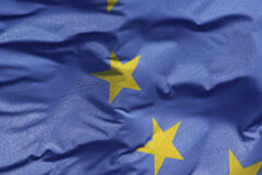 Novedades en la LCSP procedentes de instancias europeas Una bandera de Europa.