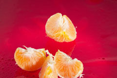 Breve descripción de la división judicial de patrimonios en España Varios gajos de naranja.