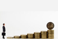 Los bufetes de abogados deberán actualizarse ante el posible retroceso normativo sobre la condena en costas monedas