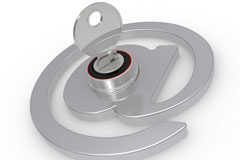 La Sala de lo Civil del Tribunal Supremo matiza, en su última sentencia, el alcance del “derecho al olvido digital” Una @ con una llave