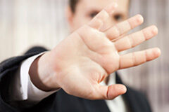 ¿Tienen intimidad los famosos? Una mano tapando un rostro