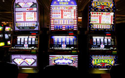 ¿Cuántos ases se guarda el Gobierno español respecto a la Ley del Juego? Tres máquinas tragaperras.