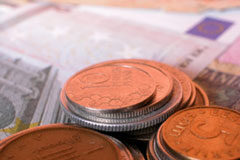 La compensación civil en los litigios laborales sobre reclamación de cantidad monedas y billetes de euros.