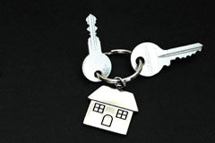 Contratos de arrendamiento, “comercios emblemáticos” y Ayuntamiento de Barcelona Llavero de casita