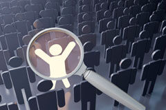 Los derechos del investigado según la última reforma de la LECrim Lupa sobre una fila de muñecos