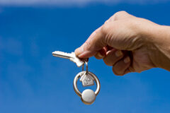 Requisitos para tramitar con éxito tu arraigo social Llaves de casa