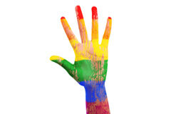 Violencia de género y transexualidad Una mano pintada con los colores del colectivo de lgbt