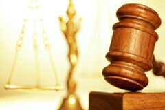 La revisión por la jurisdicción social de los actos dictados en sede mercantil Mazo y una balanza al fondo