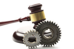 La Propiedad Industrial en la reforma del Código Penal Mazo de la justicia y rueda de engranaje