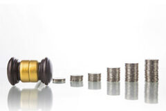 Operaciones Management Buy Out (MBO) Mazo y montañitas de monedas