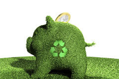 La nueva ley de patrimonio natural obvia una vez más a los ciudadanos Una hucha de cerdito hecha de hierba