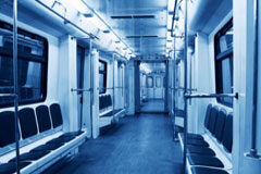 ¿El suicidio de un trabajador puede ser calificado como accidente de trabajo? Interior de un vagón de metro.