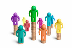 Apuntes para el diseño de políticas de retribución variable Muñequitos de colores con monedas