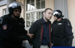 La Audiencia de Madrid disuelve el grupo neonazi ‘Blood & Honour’ Un neonazi es arrestado.