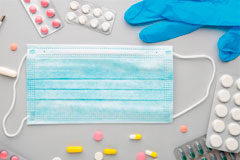 Las patentes no son culpables de la extensión del Covid 19 Pastillas, mascarilla, guantes y termómetro