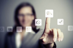 El acuerdo del lenguaje válido en el tratamiento del dato personal del consumidor en la publicidad digital empresarial Publicidad digital