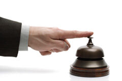 La presentación de reclamaciones ante los distintos servicios del sistema financiero: nuevo procedimiento Una mano tocando un timbre