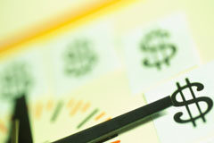 El recobro de impagos Reloj que en vez de números tiene el singo del dolar