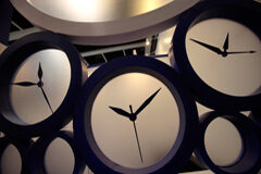 ¡Se paró el tiempo! ¿y los plazos administrativos? Varios relojes