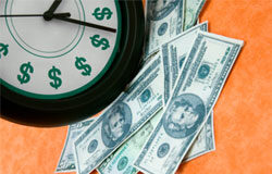 Las empresas farmacéuticas podrán recuperar el IVA ante el retraso de pago de los hospitales públicos Un reloj que en vez de números tiene el signo del dólar y unos billetes