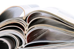 Caso ‘Youkioske’: el Tribunal Supremo anula la sentencia de la Audiencia Nacional Diez revistas abiertas por la mitad una encima de la otra