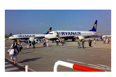 Condenan a Ryanair a indemnizar a un pasajero tras la cancelación de su vuelo Ryanair avión