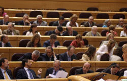 La protección del derecho al honor contra un ex senador, actualmente Consejero de Gobierno Autonómico Durante una sesión en el Senado