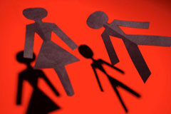 Sociedades de Capital Figuras de papel sobre fondo rojo