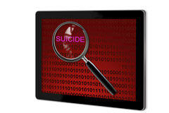 El suicidio digital 3.0: ¿el derecho al olvido más radical y personal? Pantalla de un portátil con un lupa sobre la palabra suicide