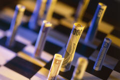 Novedades Tributarias en la Ley de Presupuestos Generales del Estado para el año 2011 Un tablero de ajedrez que en vez de fichas tiene billetes