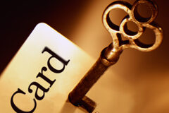 Los créditos tributarios en la fase de liquidación del concurso de acreedores Una tarjeta de crédito con una llave