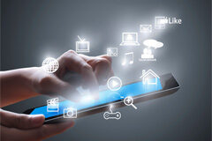 El uso de aplicaciones móviles (Apps) en la Administración Pública Imagen de smartphone y varias aplicaciones saliendo de él