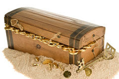 ¿Qué hacer si uno encuentra un tesoro en su parcela? Cofre con un tesoro