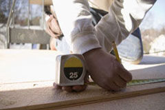 Los presupuestos generales del estado traen novedades para los autónomos en 2.011 (I) Una persona tomando medidas