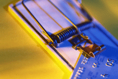 Los hoteles no pueden obligar a los usuarios a dejar la tarjeta de crédito como garantía uan tarjeta de crédito pillada por una trampa de ratón