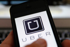 El contrato de trabajo y la ‘Uber economy’ Una pantalla de smartphone con el logo de uber