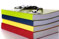 Las competencias en la formación de los profesionales sanitarios Tres libros y encima un fonendoscopio