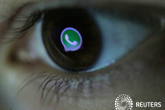 Lo que deben saber los abogados que utilizan WhatsApp para comunicarse con sus clientes Icono de whatsapp en un ojo